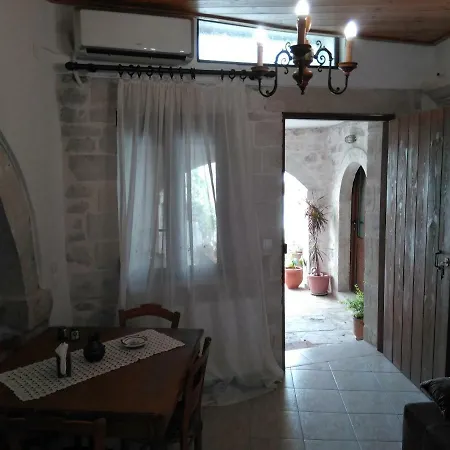 בית נופש Grandma's House Vederoi *